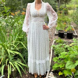 Gunne Sax RARE 70’s Cotton blend Vintage dress size 6, fits like 4 made in USA